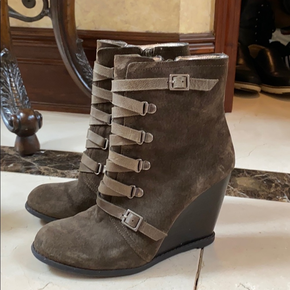 BCBGeneration Kadeer Wedge Booties